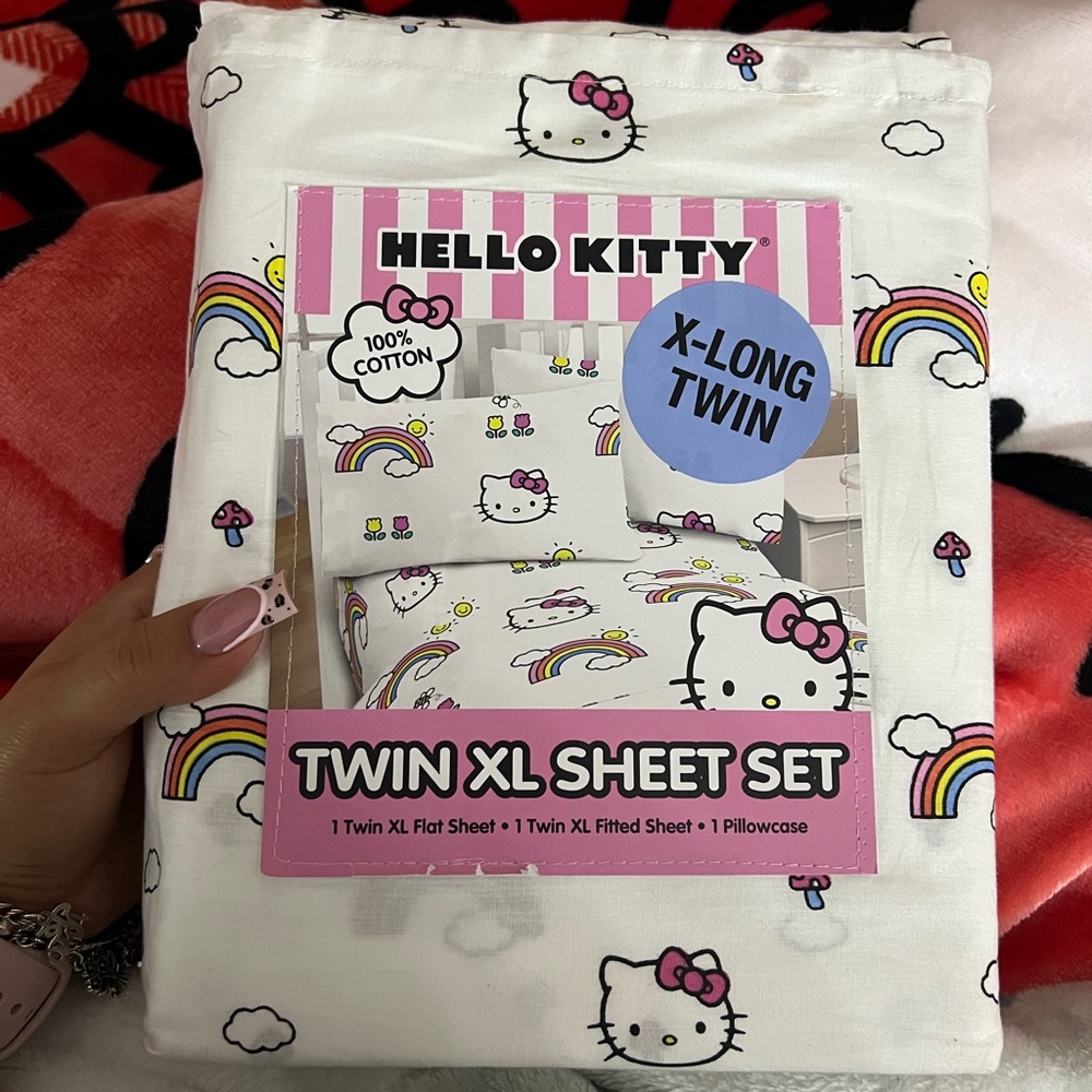 Hello Kitty TWIN XL bedsheet set